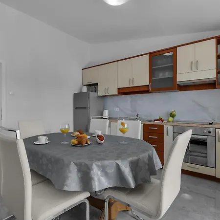 Apartment Ana
